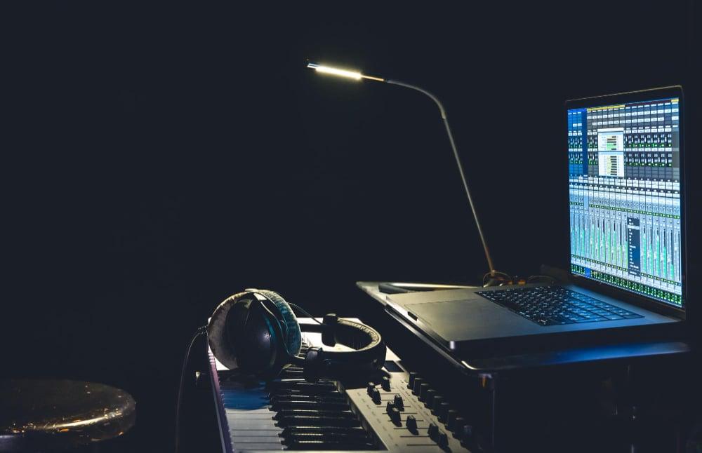 AI Mastering vs Manual Mastering: What’s Better? AI Mastering vs Manual Mastering: What’s Better?