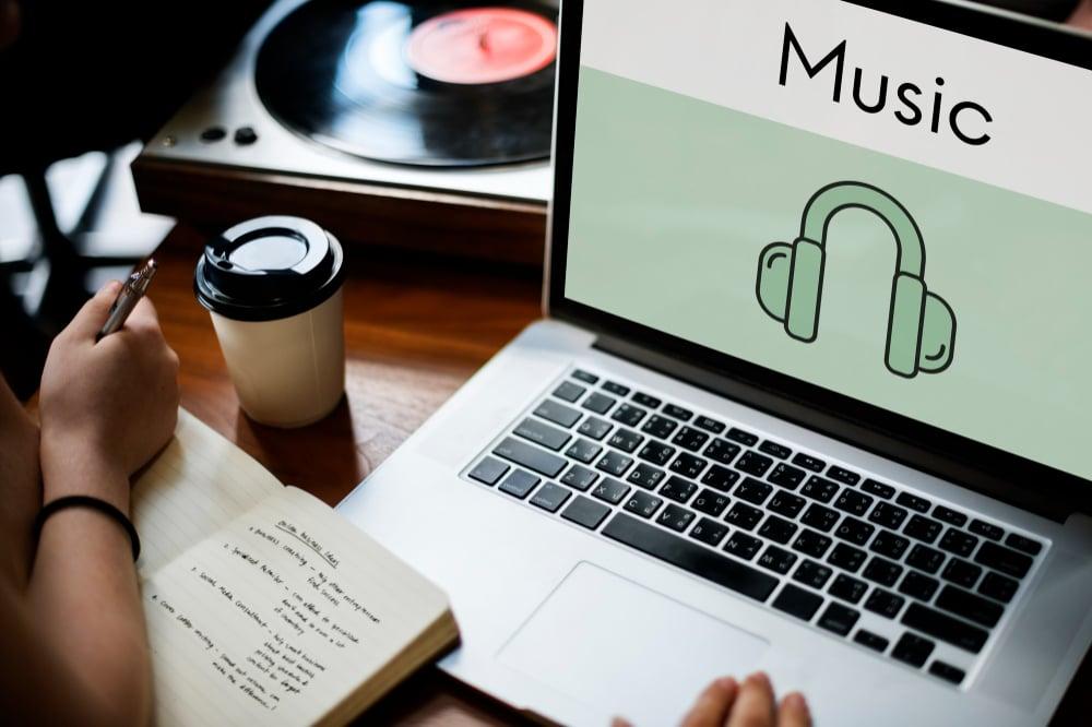 Music Platforms vs Traditional Labels: What Wins? Music Platforms vs Traditional Labels: What Wins?