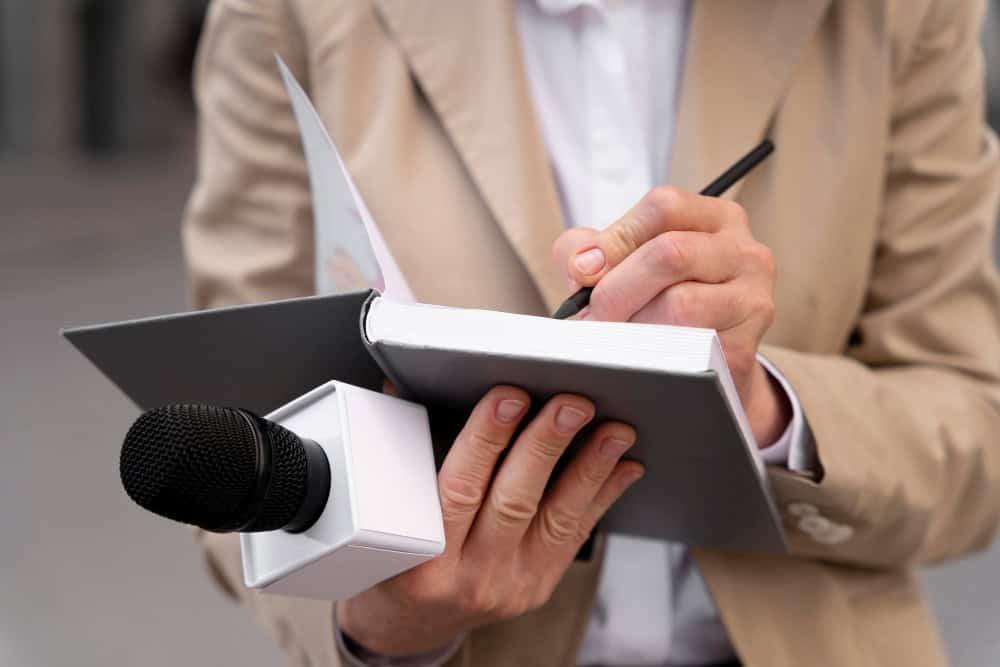 Writing Song Lyrics That Truly Connect With Fans Writing Song Lyrics That Truly Connect With Fans