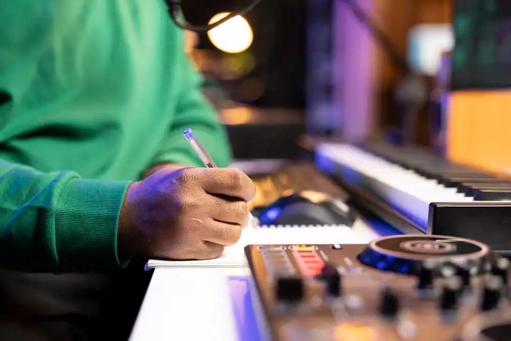 Song Writing Guide for Beginners to Start Strong Song Writing Guide for Beginners to Start Strong