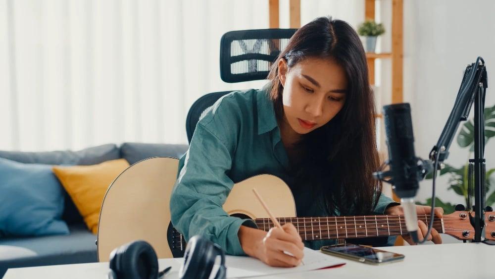 Song Writing Tips for Beginners and Music Creators Song Writing Tips for Beginners and Music Creators