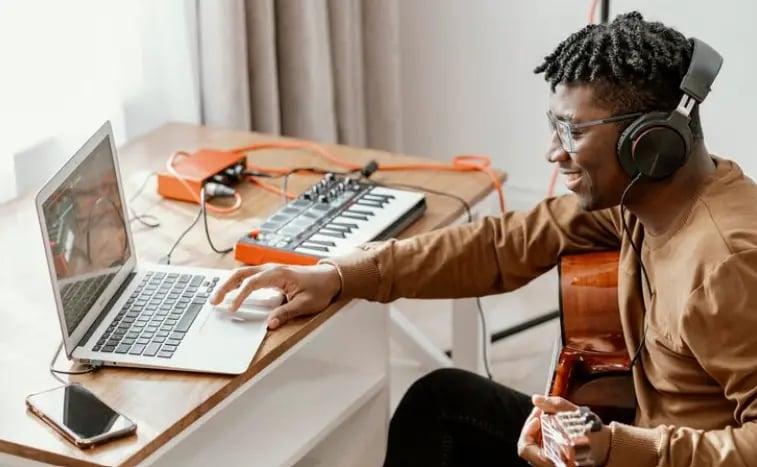 FL Studio vs Ableton: An In-depth Analysis for Independent Music Artists FL Studio vs Ableton: An In-depth Analysis for Independent Music Artists